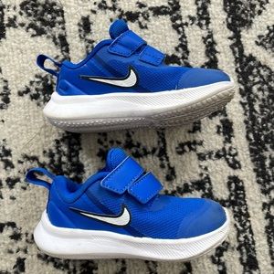 Toddler boy Nike star runner sneakers size 6